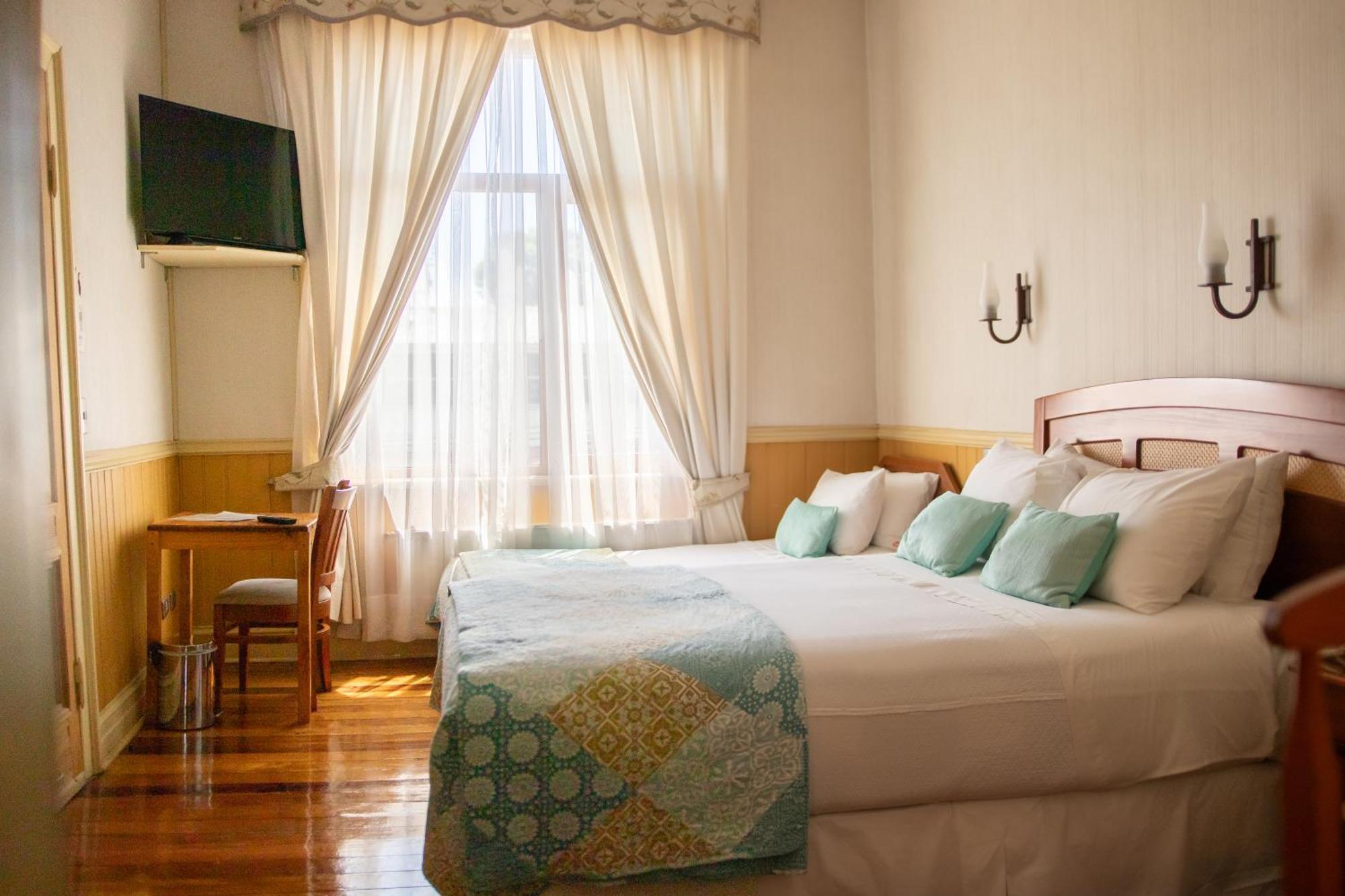 Hotel Di Torlaschi Вальдивия Экстерьер фото